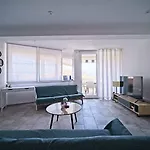 Afitojen 公寓 *